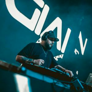 Ouça DJ GIAN Mixes na aplicação