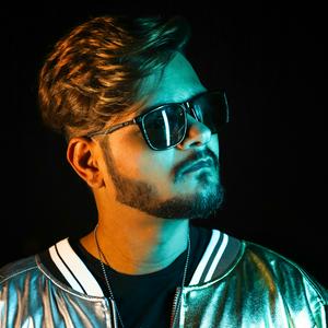 Ouça DJ Ravish Remixes na aplicação